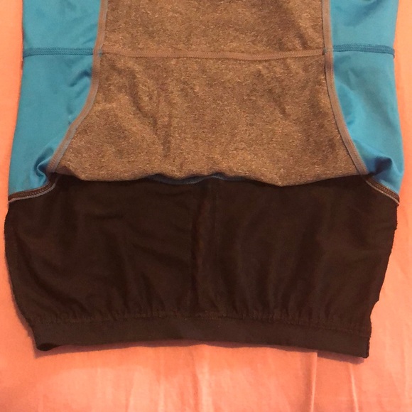 Vogo Athletica Top w/built-in bra - Picture 5 of 5